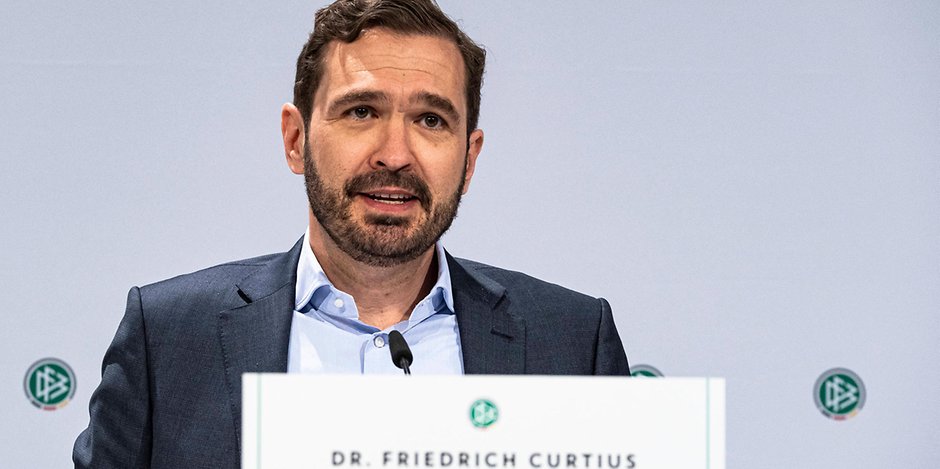 Friedrich Curtius ist seit 2016 Generalsekretär des DFB – nun stößt er den Reformprozess des Verbands weiter voran.