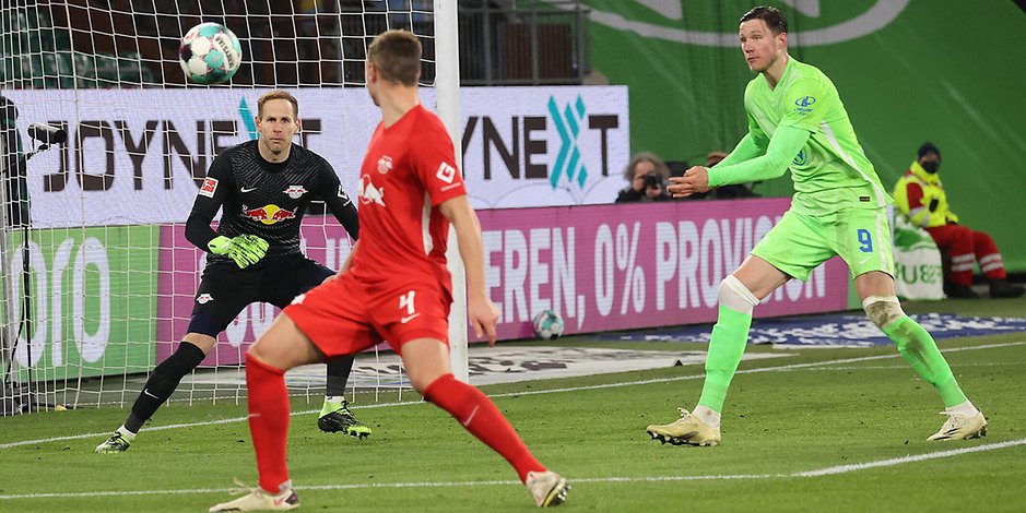VfL Wolfsburg-Stürmer Wout Weghorst traf zum 1:1 gegen RB Leipzig per Kopf.