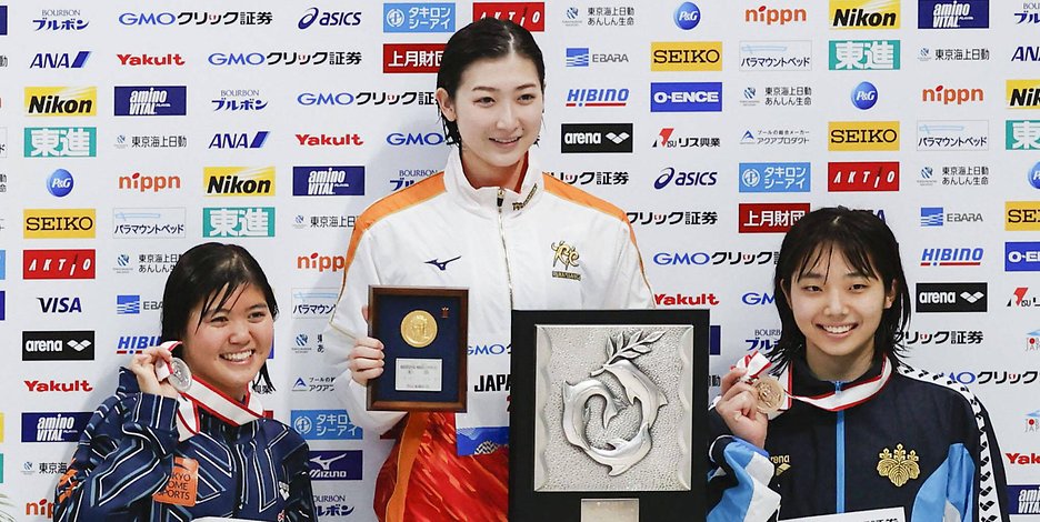 Rikako Ikee (Mitte) erfüllte sich mit dem Gewinn der nationalen Qualifikation einen langersehnten Traum und löste das Ticket für die Olympischen Spiele in Tokio.