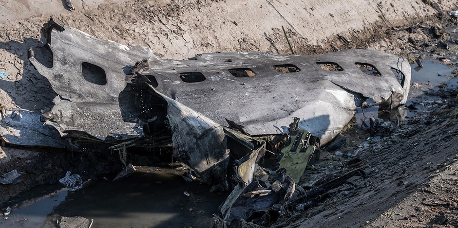 Bei Flugzeugabstürzen starben in den vergangenen zwei Jahren immer wieder zahlreiche Menschen – wie hier nach dem Abschuss einer ukrainischen Maschine über Iran.