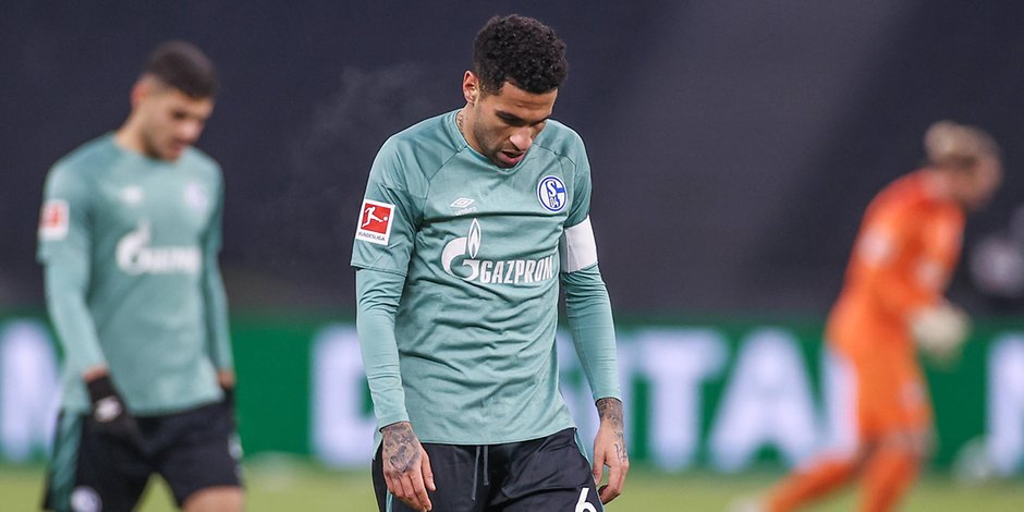 Omar Mascarel schaut wie ganz Schalke nach unten - und sieht dort nur noch den Abgrund