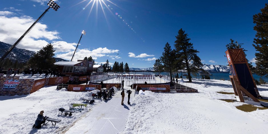 Das Freiluftspiel am Lake Tahoe musste für acht Stunden unterbrochen werden.