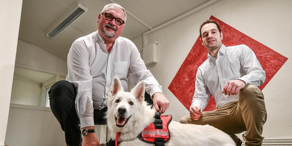 Kommt nicht aus den Schlagzeilen raus: Harburgs Ex-DRK-Chef Harald Krüger, hier auf einem Archivbild aus dem Jahr 2018 bei der Eröffnung einer Schlafunterkunft für Obdachlose mit Hund.