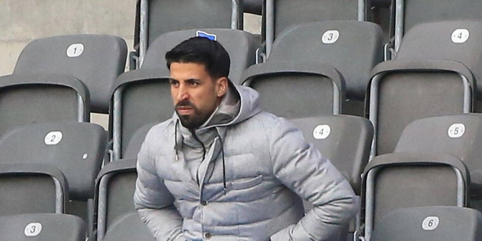 Sami Khedira (r.) saß beim 2:1 gegen Augsburg ohne Maske auf der Tribüne, Teamkollege Nemanja Radonjic ebenfalls.