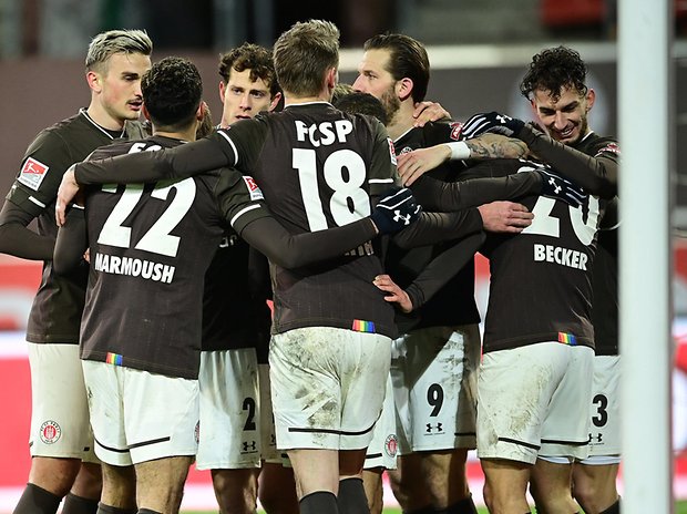 Pure Erleichterung: Mit dem Sieg gegen Sandhausen verschafft sich der FC St. Pauli Luft im Abstiegskampf.