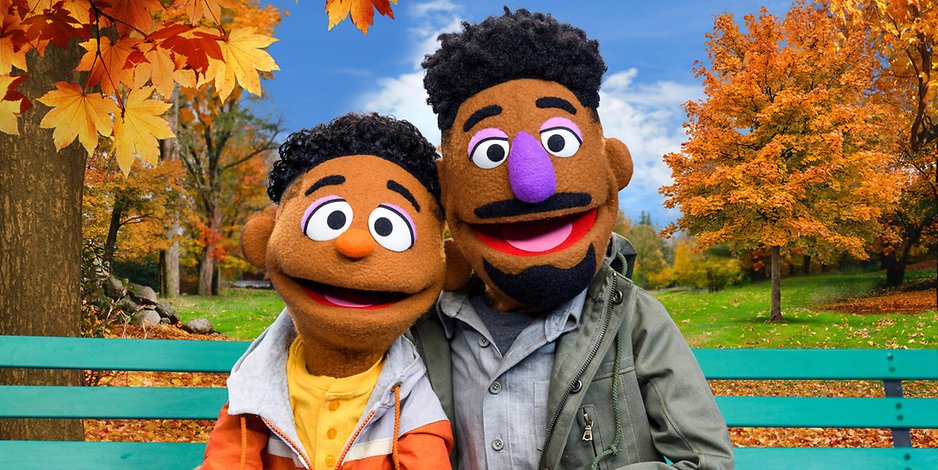 Wes und sein Vater Elijah sind die neuen schwarzen Puppen in der US-Ausgabe der „Sesamstraße“. Sie sollen ein Zeichen gegen Rassismus setzen.