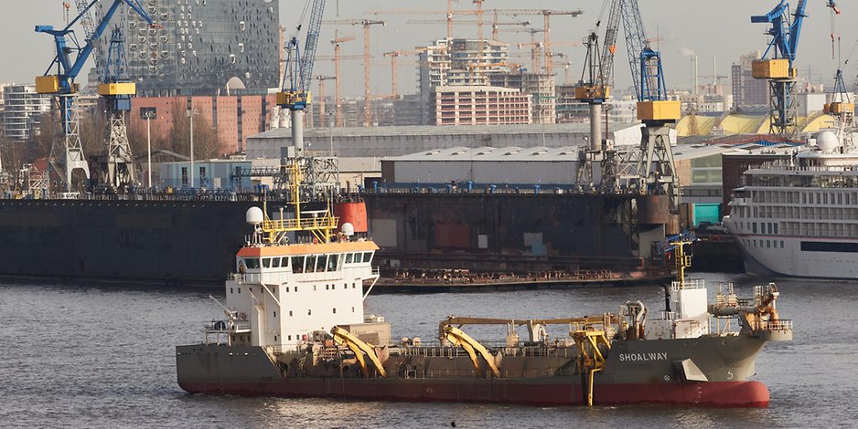 Der Hamburger Hafen kommt besser als erwartet durch das Jahr 2020.