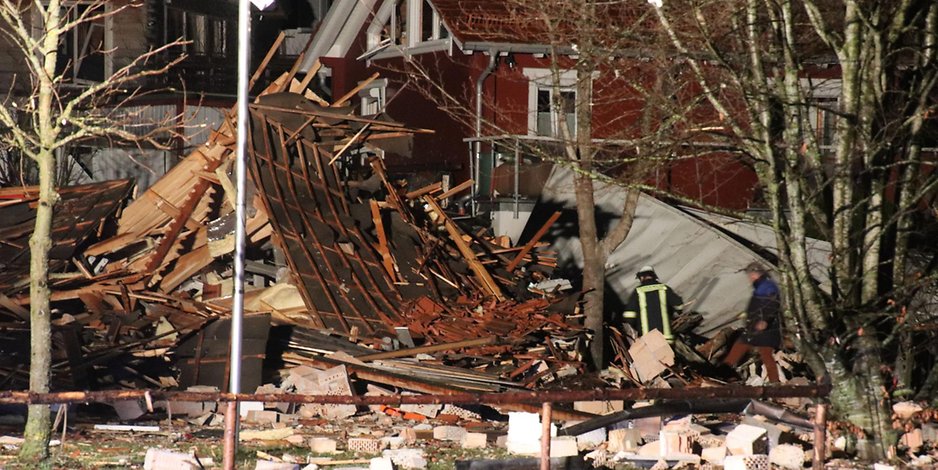 Nach einer Gasexplosion ist das Vereinsheim in bayerischen Oberbeuren komplett zerstört.