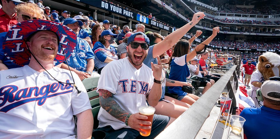 Die Texas Rangers trugen ihr Heimspiel zur Saisoneröffnung in der Major League Baseball (MLB) vor 38.238 Zuschauern aus.