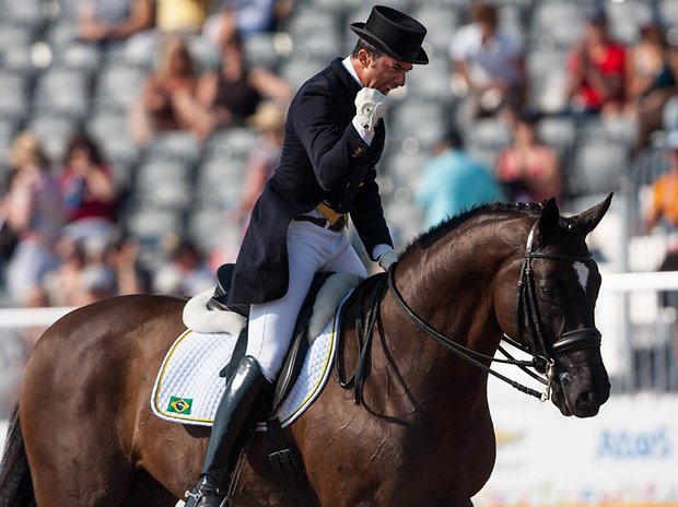 Im Internet kursiert ein Video in dem Leandro Aparecido Da Silva auf einem Pony sitzt und dieses quält. Der Welt Reiter-Weltverband FEI hat den Olympia-Teilnehmer nun gesperrt.