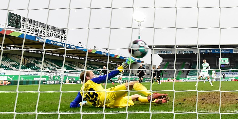 Im letzten Heimspiel gab es für Keeper Hendrik Bonmann und seine Kickers beim 1:4 gegen Fürth vier Gegentore. 