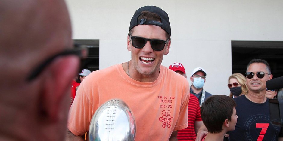 Tom Brady feiert nach seinem siebten Super-Bowl Titel.