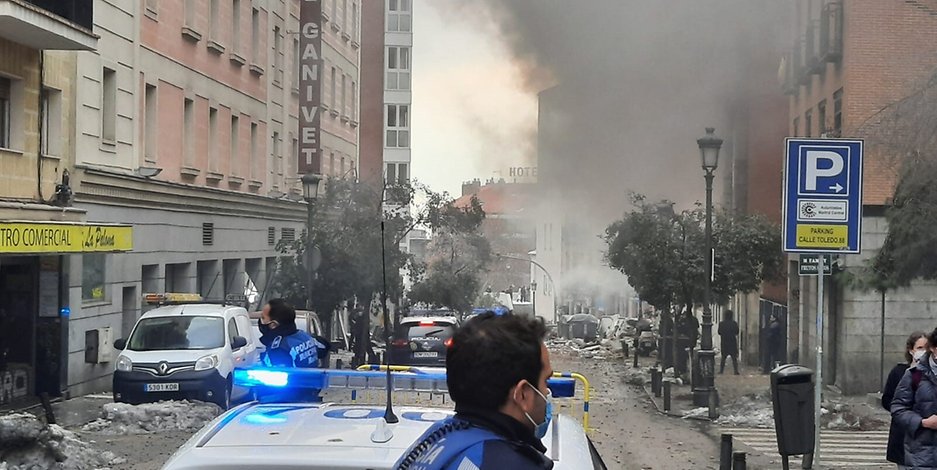 In der Toledo Straße ist es in Madrid zu einer starken Explosion gekommen.