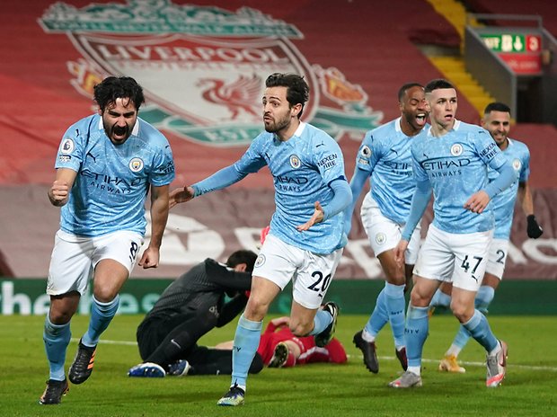 Ilkay Gündogan (l.) jubelt nach seinem ersten Tor für Manchester City im Gipfeltreffen beim FC Liverpool