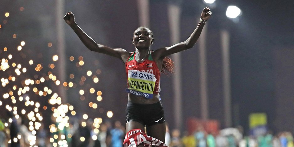 Die Kenianerin Ruth Chepngetich hat einen Weltrekord über die Halbmarathon-Strecke aufgestellt.