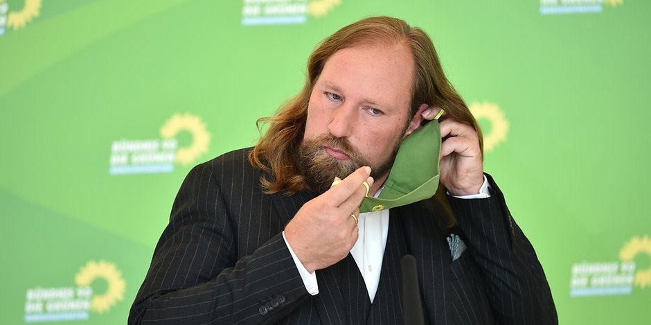 Der Fraktionsvorsitzende der Grünen, Anton Hofreiter, sorgt mit Argumenten gegen das Eigenheim für Empörung.
