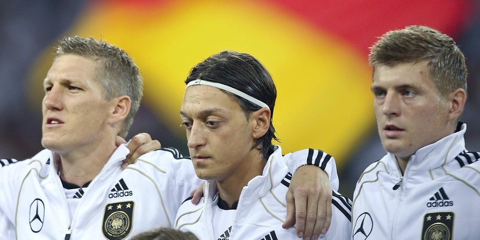 Toni Kroos (r.) 2011 neben Mesut Özil