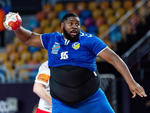 Gauthier Mvumbis offizielles Kampfgewicht bei der Handball-WM beträgt 110 Kilogramm.
