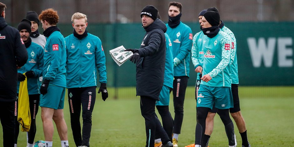 Auf den Trainings-Notizen von Werder-Coach Florian Kohfeldt stehen jedenfalls keine neuen Spielernamen