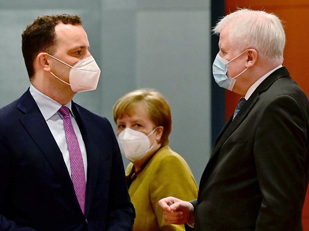 Jens Spahn, Angela Merkel und Horst Seehofer tapsen seit einem Jahr planlos durch die Corona-Pandemie.