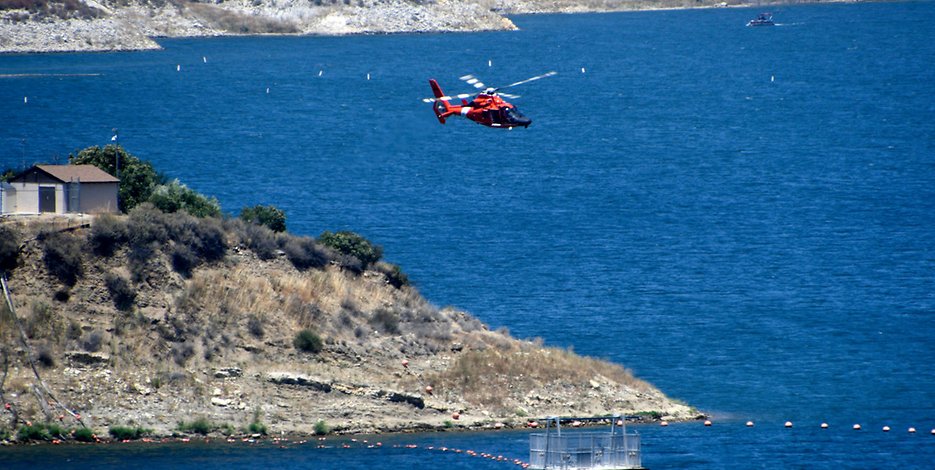 Auch aus der Luft suchten die Rettungskräfte nach den 20 Vermissten und ihrem Boot (Symbolbild).