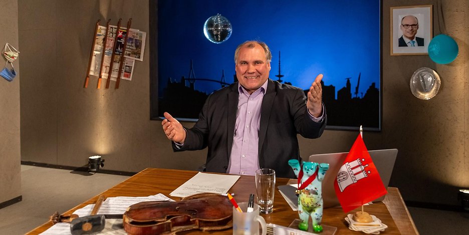 Schulleiter Björn Lengwenus in der „Dulsberg Late Night“ Show auf YouTube.
