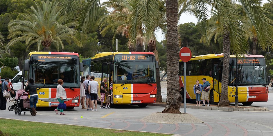 Auf Mallorca muss in Bussen jetzt geschwiegen werden.