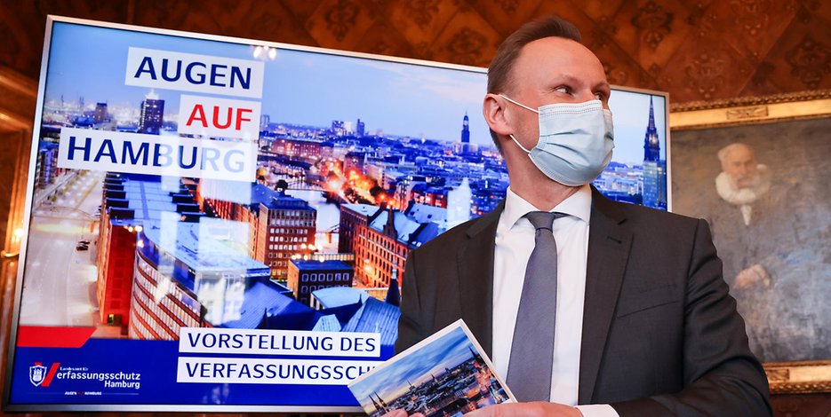 Innensenator Andy Grote (SPD) bei der Vorstellung des Verfassungsschutzberichts. 