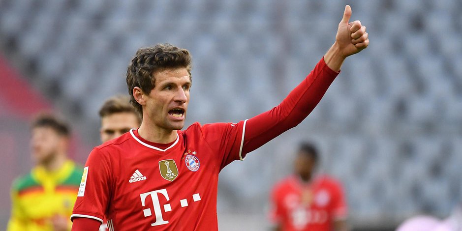 Daumen hoch! Thomas Müller feierte gegen Köln ein verrücktes Blitz-Comeback nach Corona-Erkrankung.