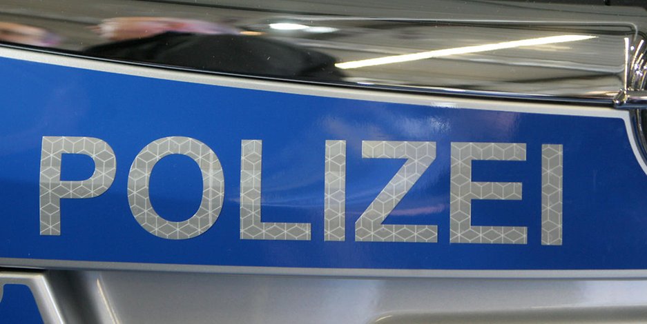 Ein Mann soll in Münster einen Restaurantmitarbeiter und zwei Polizisten verletzt haben – aufgrund von „gekränkter Eitelkeit“.
