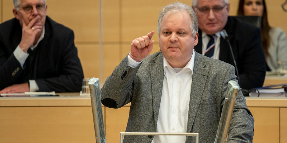 Kai Dolgner (SPD) kämpft gegen Schwurbler im Netz. 