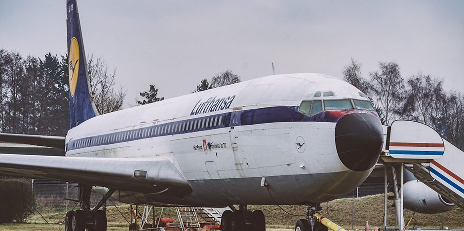 In einer Online-Auktion können Einzelteile der historischen Boeing 707 ersteigert werden.