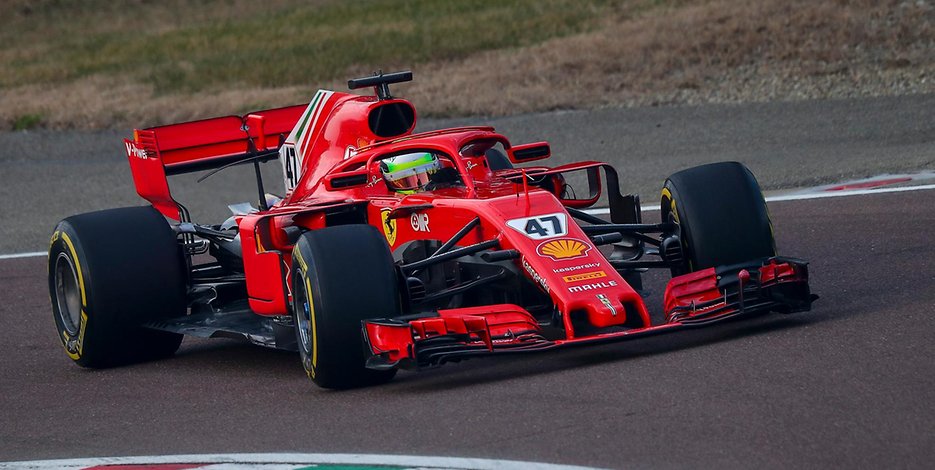Mick Schumacher vom Team Haas testet am 29. Januar 2021 auf der Strecke in Fiorano den Ferrari SF71H.