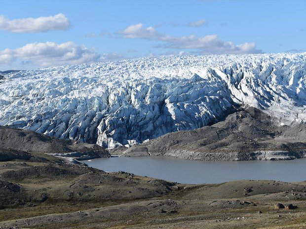 Auf Grönland schmilzt das Eis rasant.