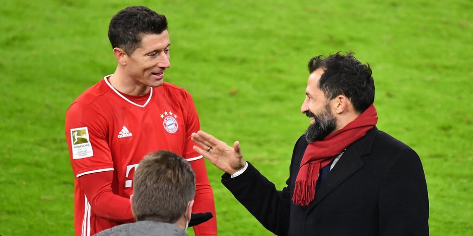 Robert Lewandowski und Hassan Salihamidzic nach dem Bayern-Sieg über Mainz 05.