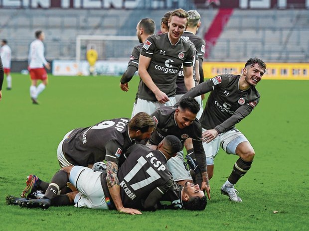 St. Pauli jubelt: Gegen Regensburg gelang ein 2:0-Heimsieg.