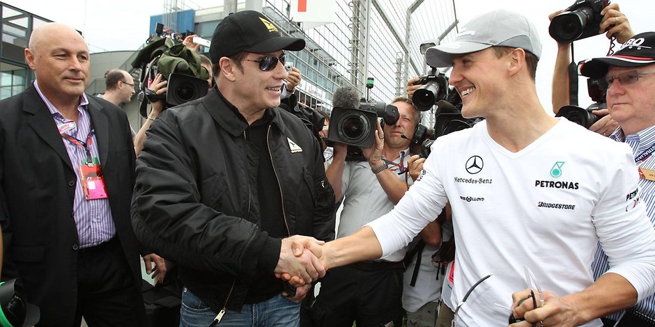 2010 begrüßte Michael Schumacher (r.) den Schauspiel-Star John Travolta beim Rennen in Melbourne.