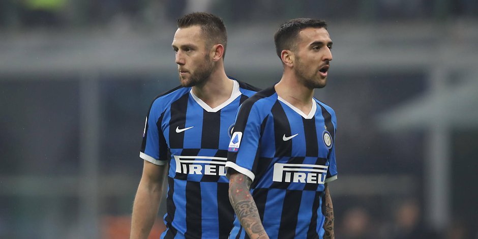 Stefan de Vrij (links) und Matias Vecino sind nach Samir Handanovic und Danilo D'Ambrosio die nächsten Corona-Infizierten bei Inter Mailand.