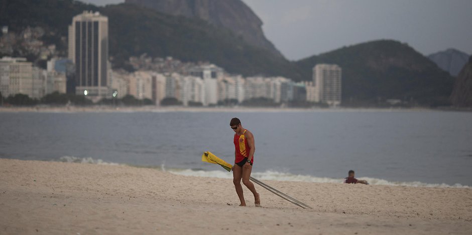 Gesperrt: Am Strand von Rio tummeln sich in normalen Zeiten Tausende.