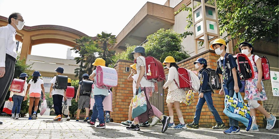 In Japan öffnen die Schulen wieder, hier in Nagoya, in der Mitte des Landes.