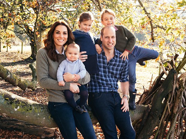 Herzogin Kate, Prinz William und die Kinder Louis, Charlotte und George. Ist ein vierte kleiner Cambridge unterwegs?