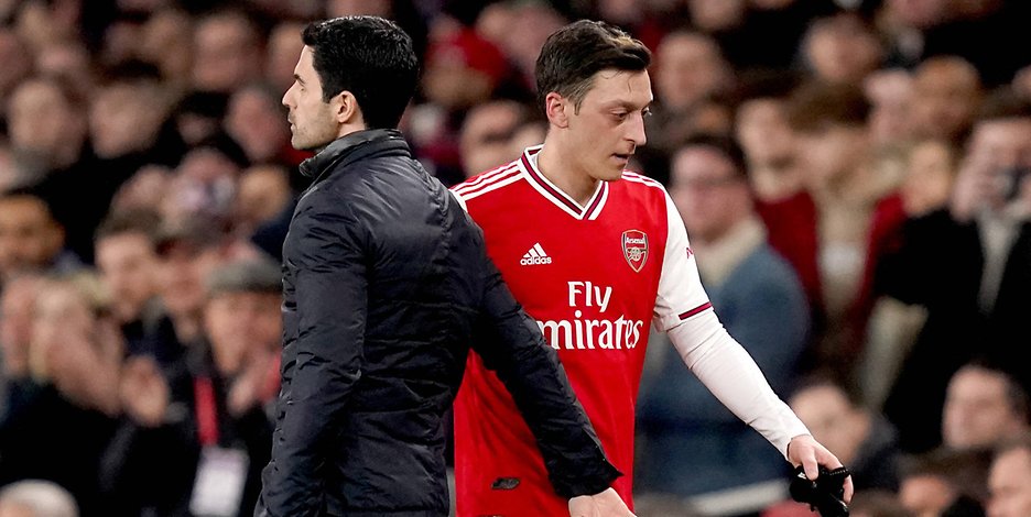Das Verhältnis zwischen Mesut Özil (rechts) und Trainer Mikel Arteta scheint nach der Ausbootung aus dem Liga-Kader nun ein für alle Mal zerbrochen zu sein.