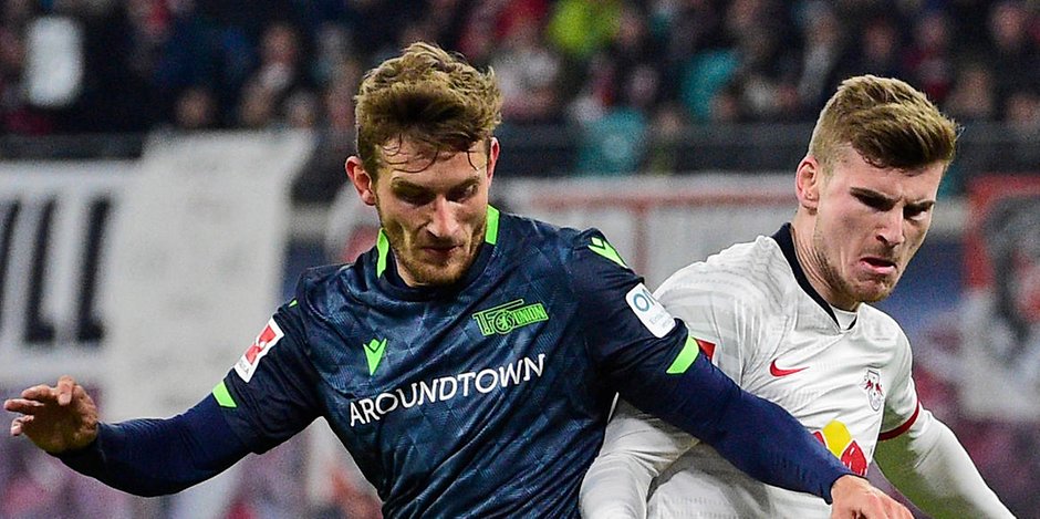 RB Leipzigs Timo Werner (r.) im Duell mit Union Berlins Christopher Lenz.