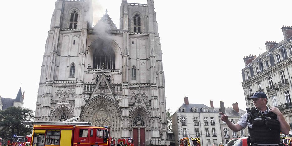 In der Kathedrale der französischen Stadt Nantes ist ein Feuer ausgebrochen.