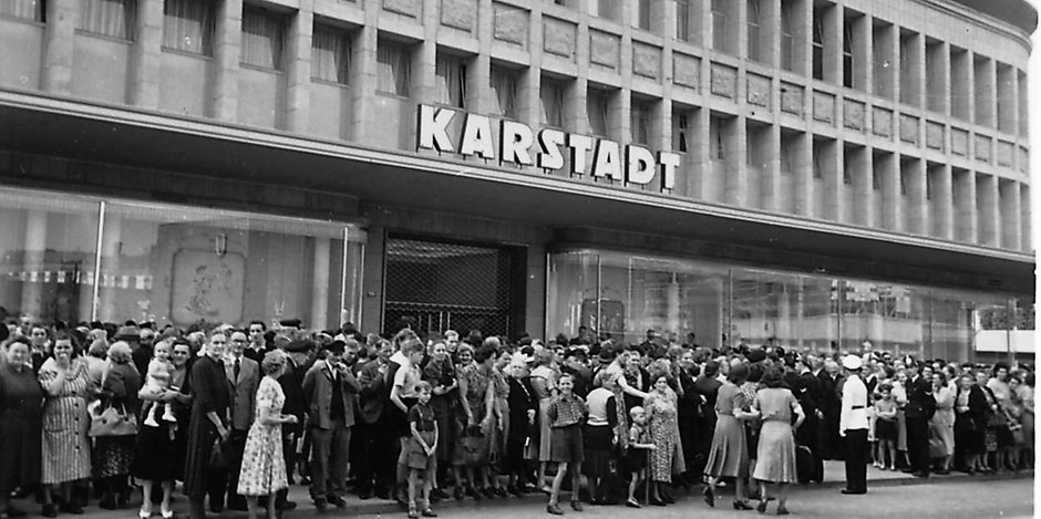 1951 wurde Karstadt an der Osterstraße eröffnet – die Kunden kamen in Scharen. 