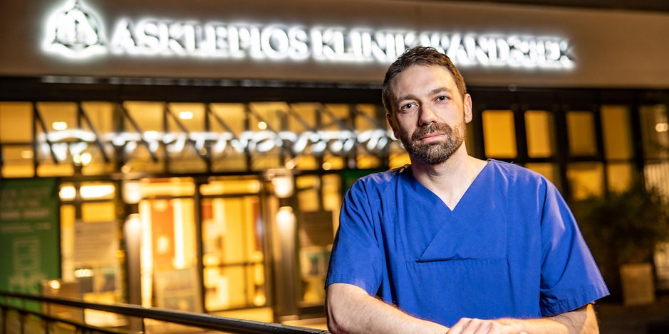 Lars Sigl (35), Fachkrankenpfleger für Anästhesie und Intensivmedizin im Asklepios-Klinik Wandsbek, pflegt derzeit viele Covid-19-Patienten.