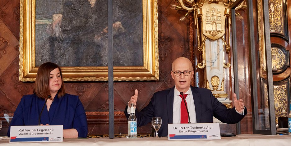 Bürgermeister Peter Tschentscher (SPD) und Katharina Fegebank (Grüne) verkündeten am Dienstag weitreichende Lockerungen.