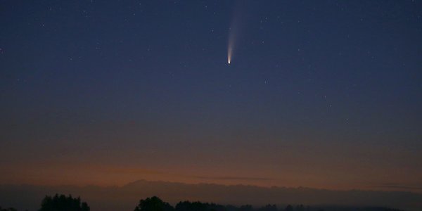 76b5c6c6b65c0ac16567abe3c8476b66_der-komet-erscheint-wie-ein-diffuser-stern-am-nachthimmel-wie-auf-dieser-aufnahme-aus-bayern-zu-sehen-ist