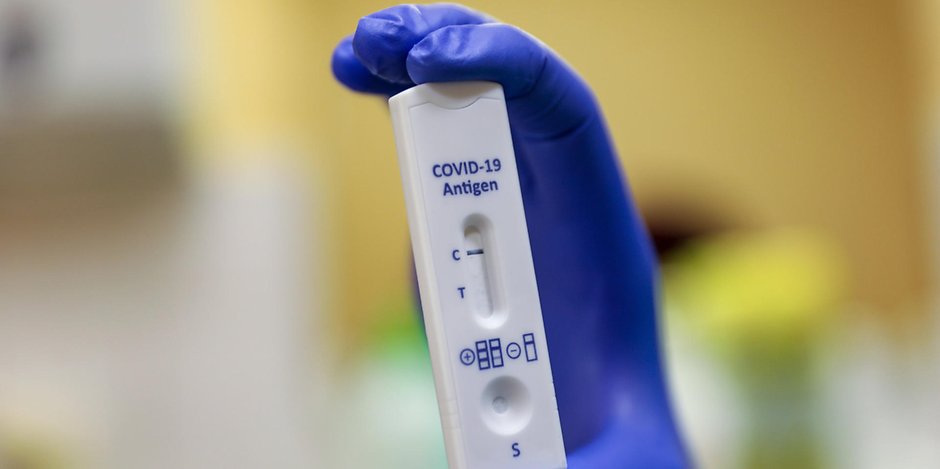 Die Antigen-Schnelltests seien eine wirkungsvolle Ergänzung zu den PCR-Tests, heißt es.