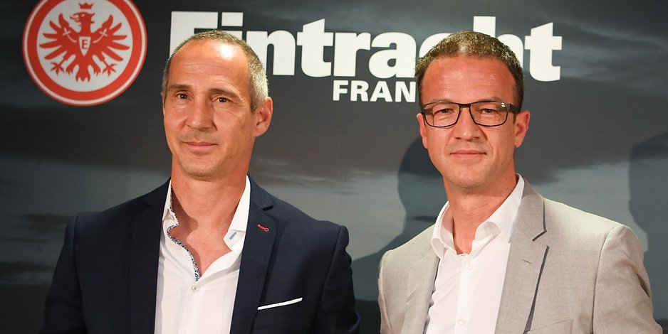Adi Hütter (l.) und Fredi Bobic müssen in ihren letzten Tagen bei Eintracht Frankfurt harsche Kritik einstecken.
